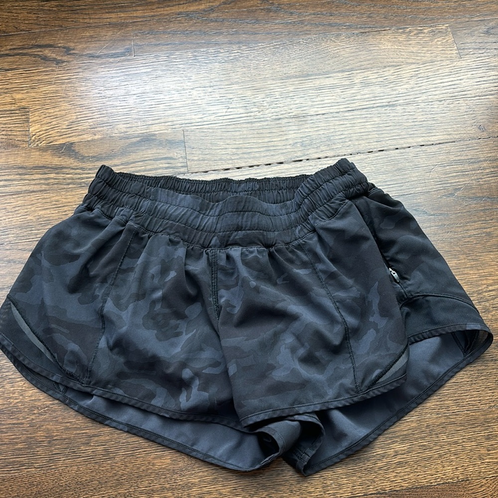 lululemon camo hotty hot shorts